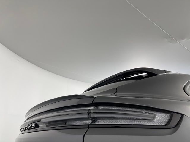 Used 2025 Porsche Cayenne E-Hybrid Coupe image 15