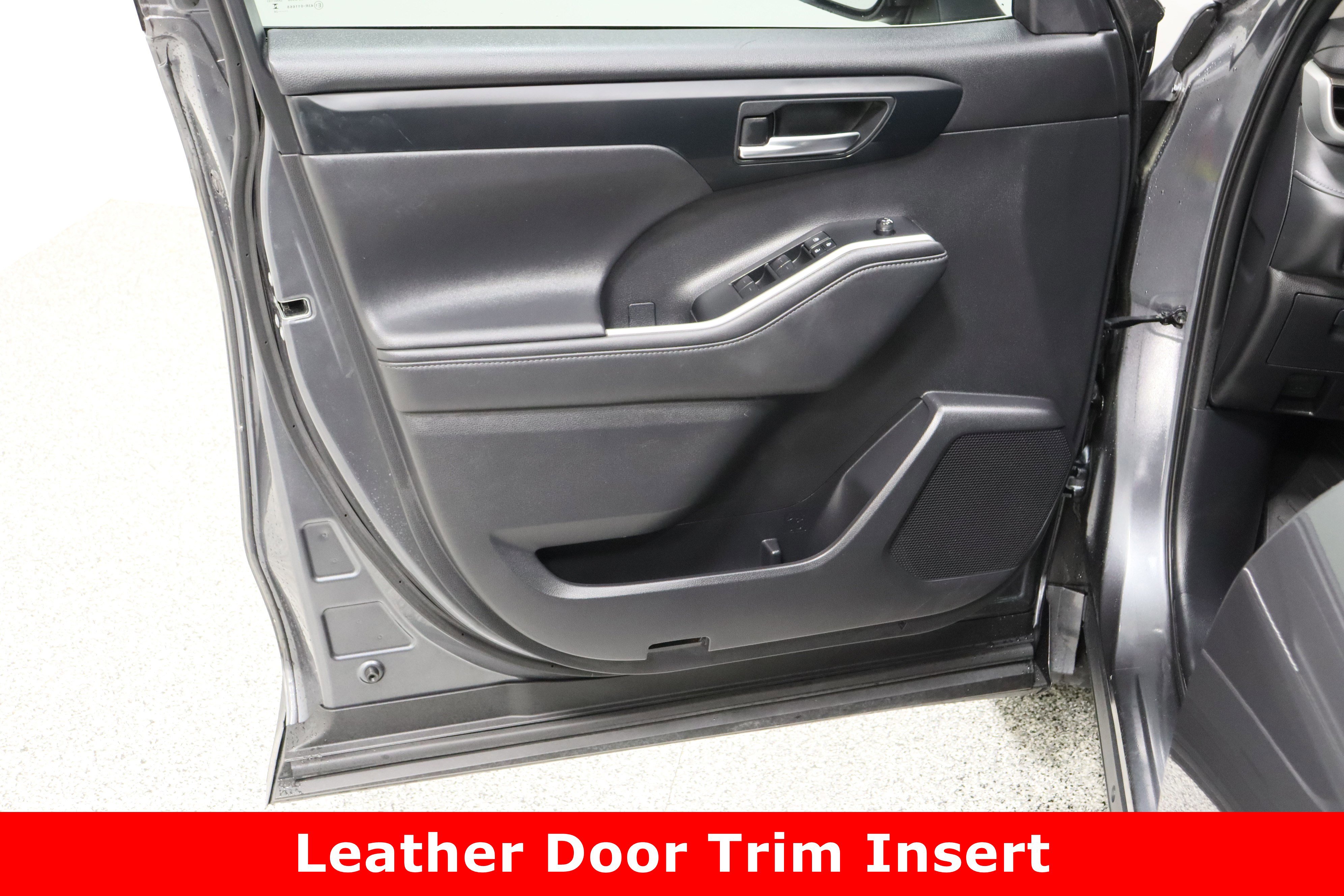 Used 2020 Toyota Highlander XLE image 12