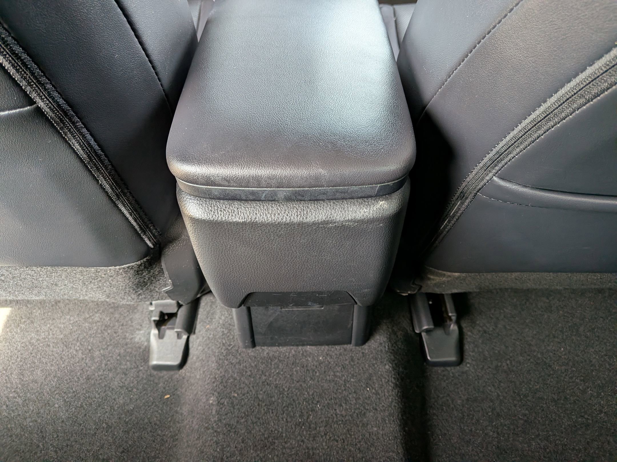 Used 2023 Toyota Prius XLE image 28