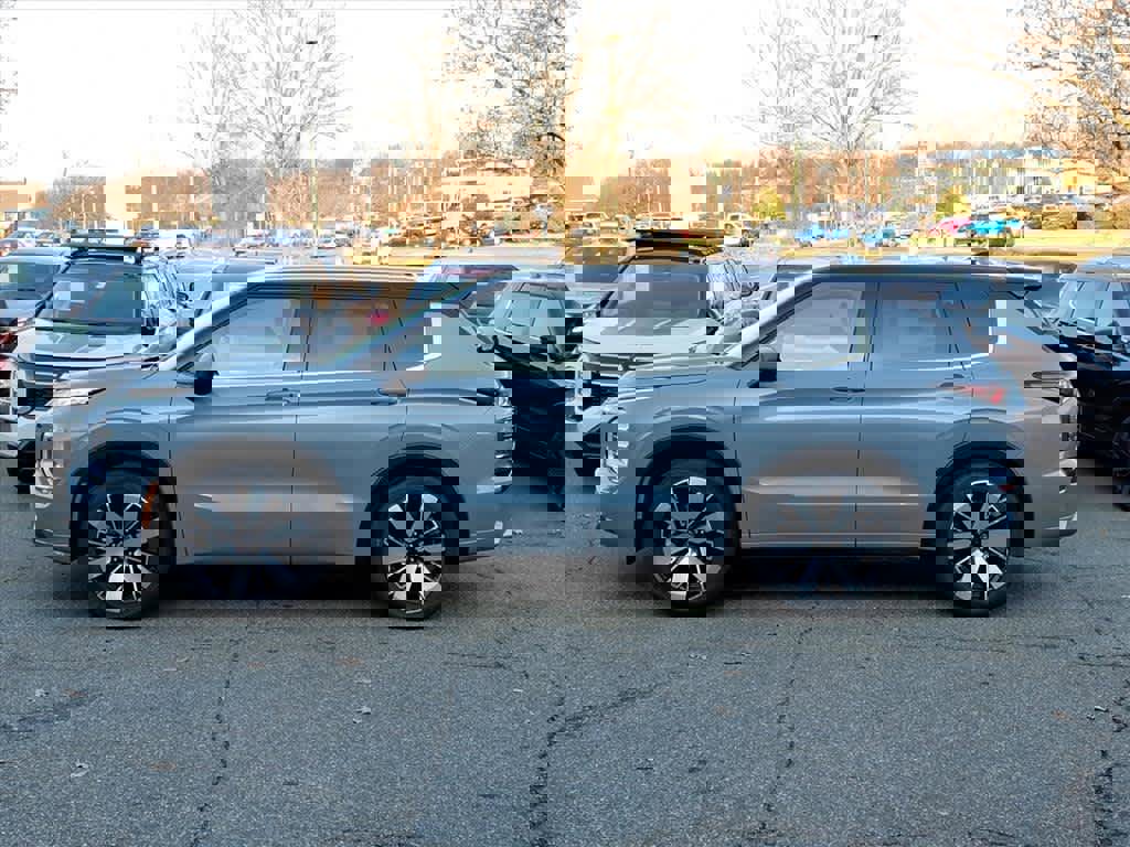 New 2026 Mitsubishi Outlander SEL image 2