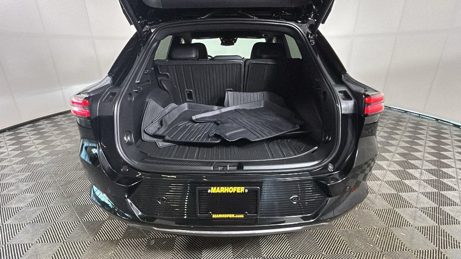Used 2025 Chevrolet Equinox EV LT FWD image 32