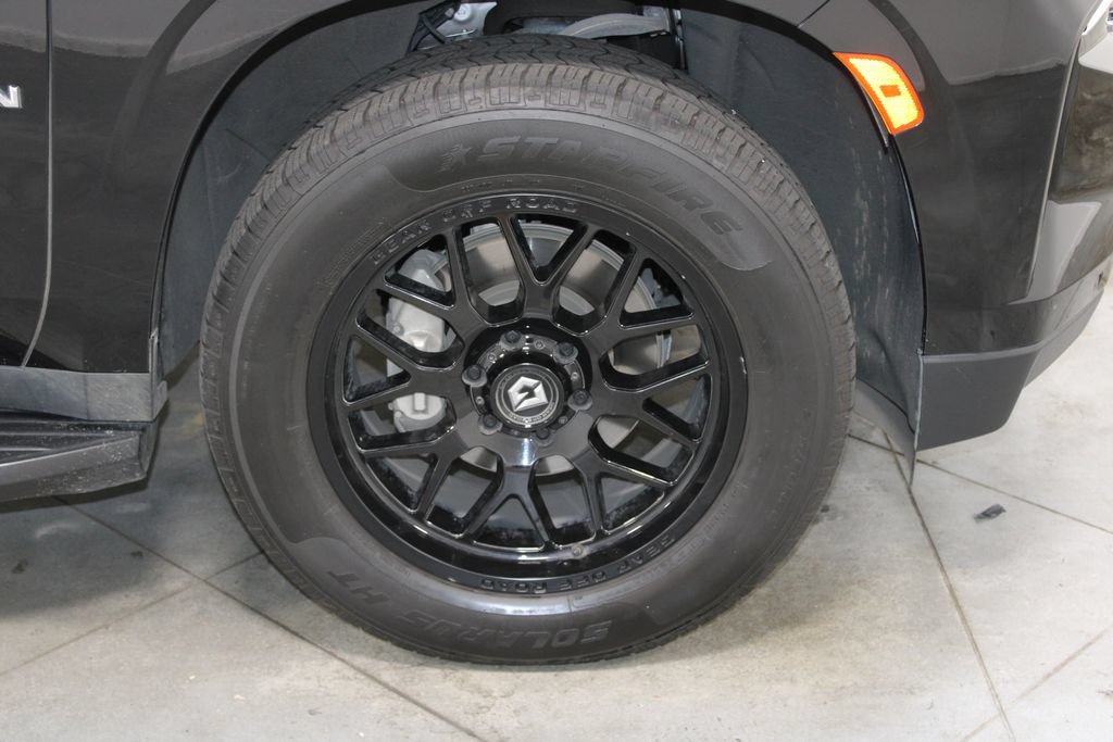Used 2022 Chevrolet Suburban Premier RWD image 13