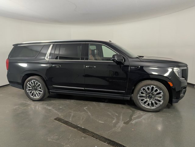 Used 2023 GMC Yukon XL Denali Ultimate image 8