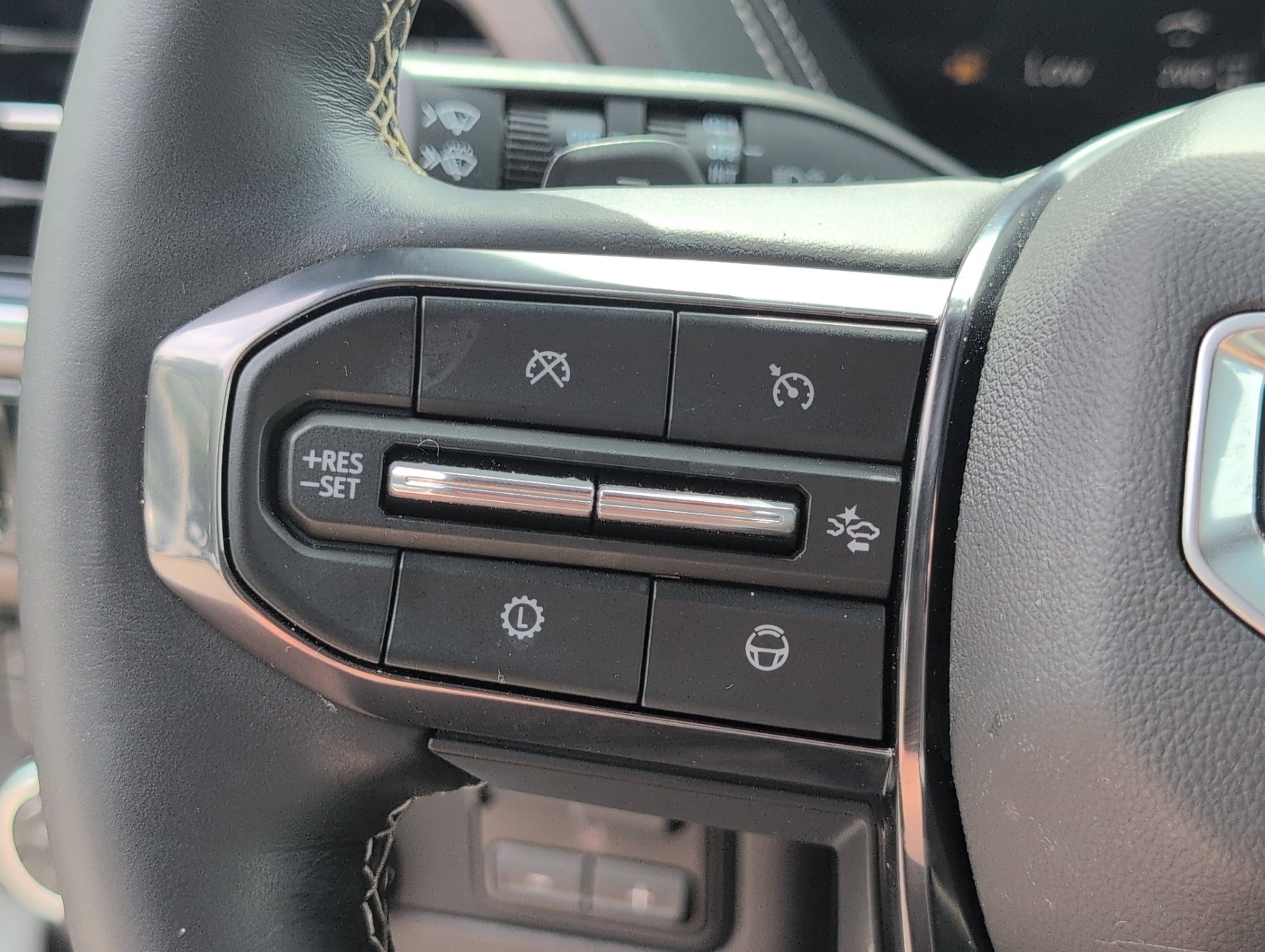 Used 2025 GMC Yukon Denali Ultimate w/ LPO, Floor Liner Package AWD/4WD image 28