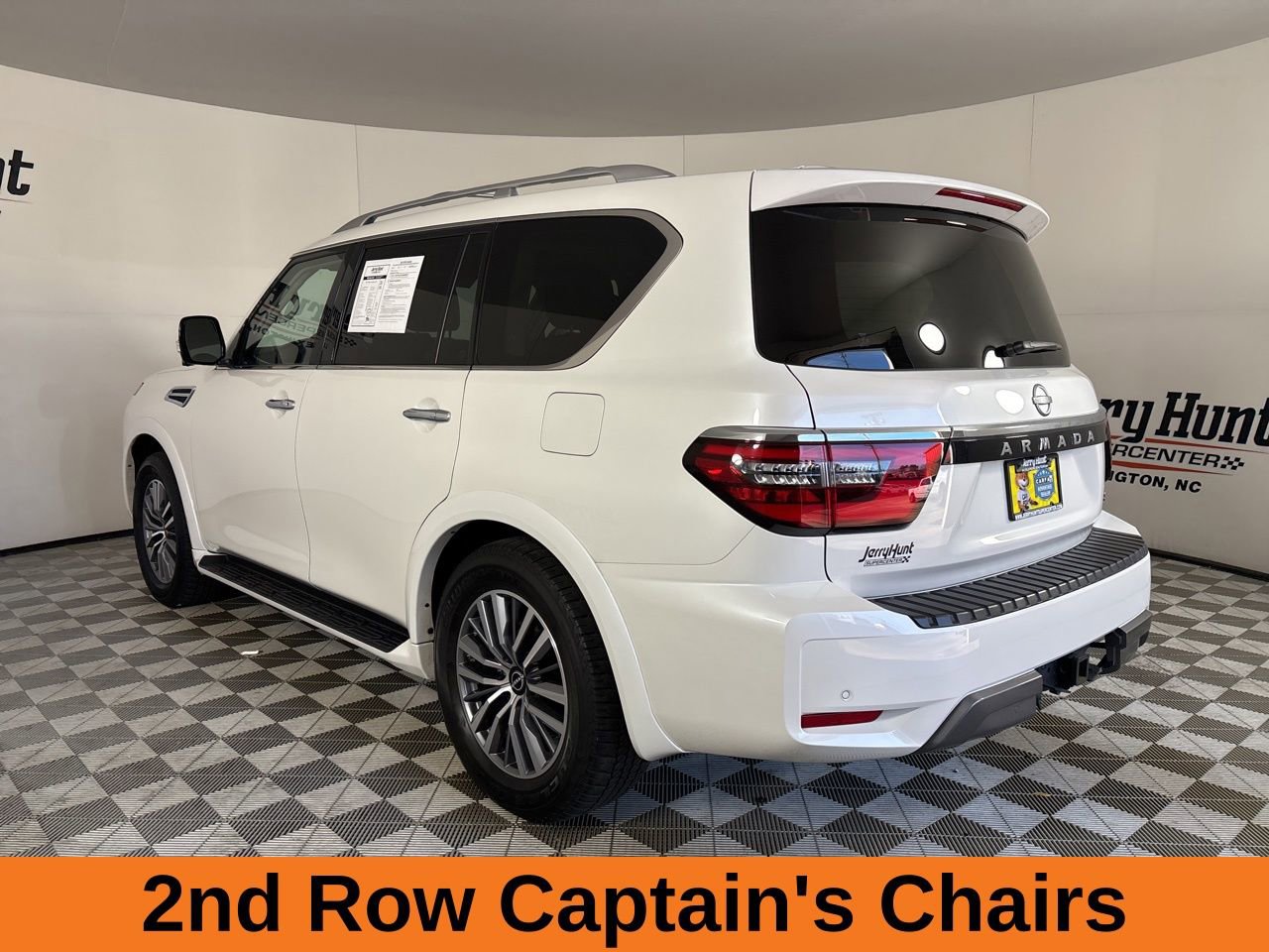 Used 2024 Nissan Armada SL w/ Captain's Chairs Package image 7