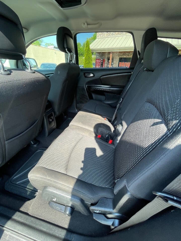 Used 2018 Dodge Journey SE w/ Blacktop Package FWD image 14