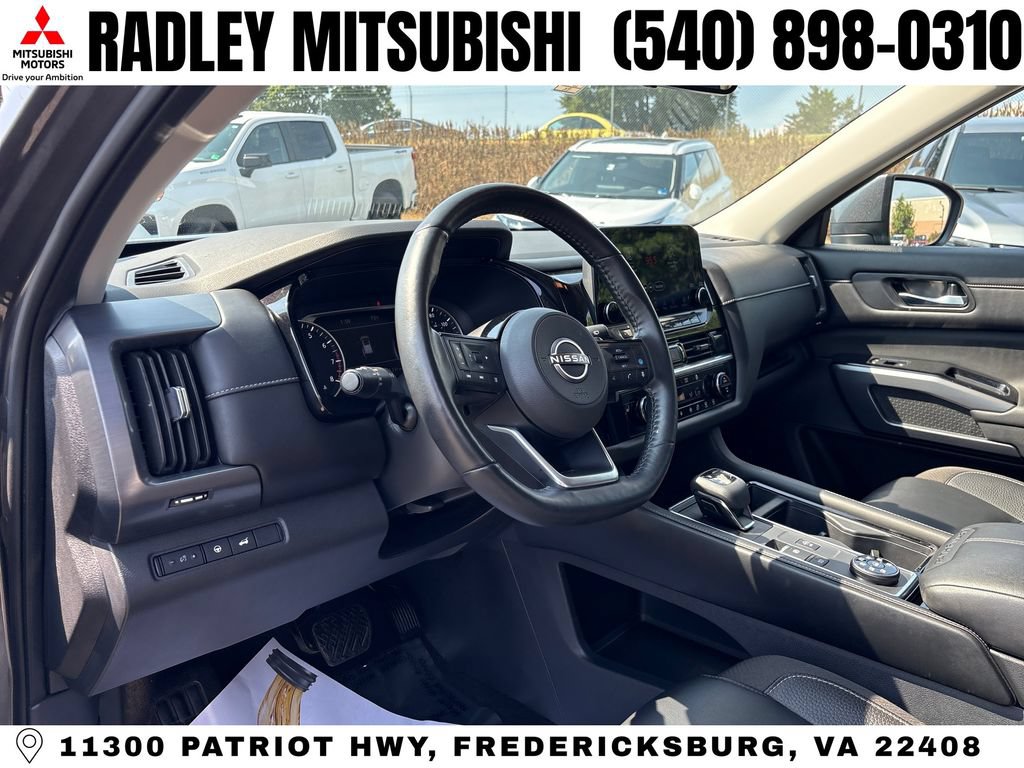 Used 2023 Nissan Pathfinder SL AWD/4WD image 4