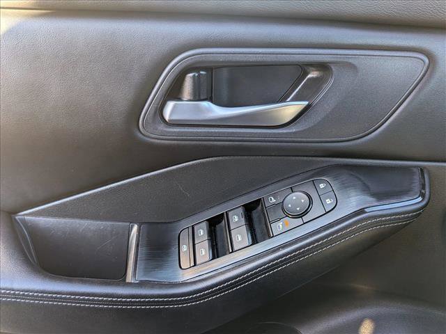 Used 2024 Nissan Rogue SV image 15