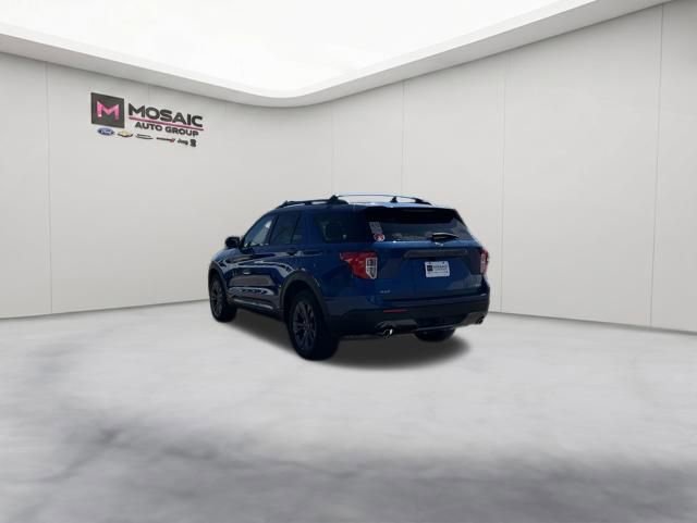 Used 2022 Ford Explorer XLT w/ Equipment Group 202A AWD/4WD image 7