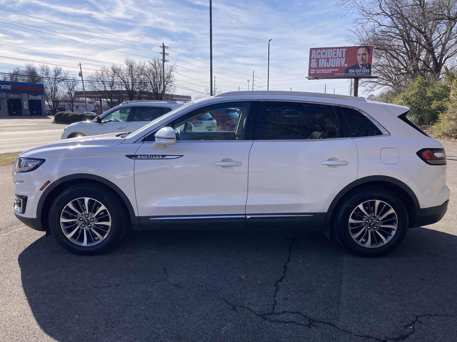 Used 2019 Lincoln Nautilus Select image 8