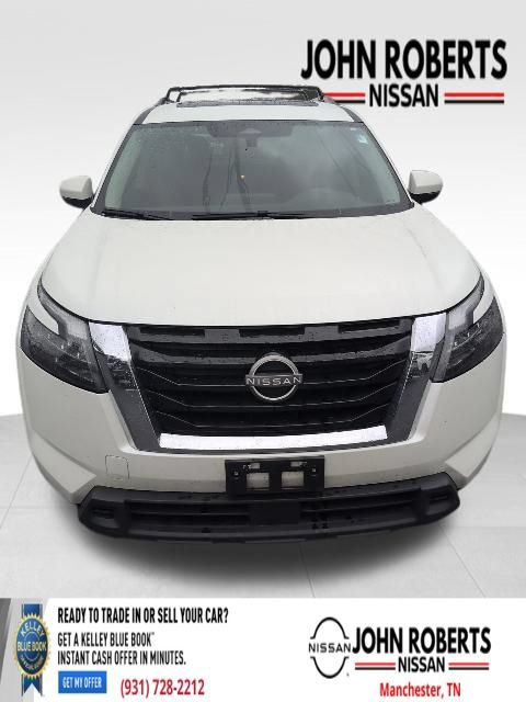Used 2024 Nissan Pathfinder SV w/ SV Premium Package FWD image 2