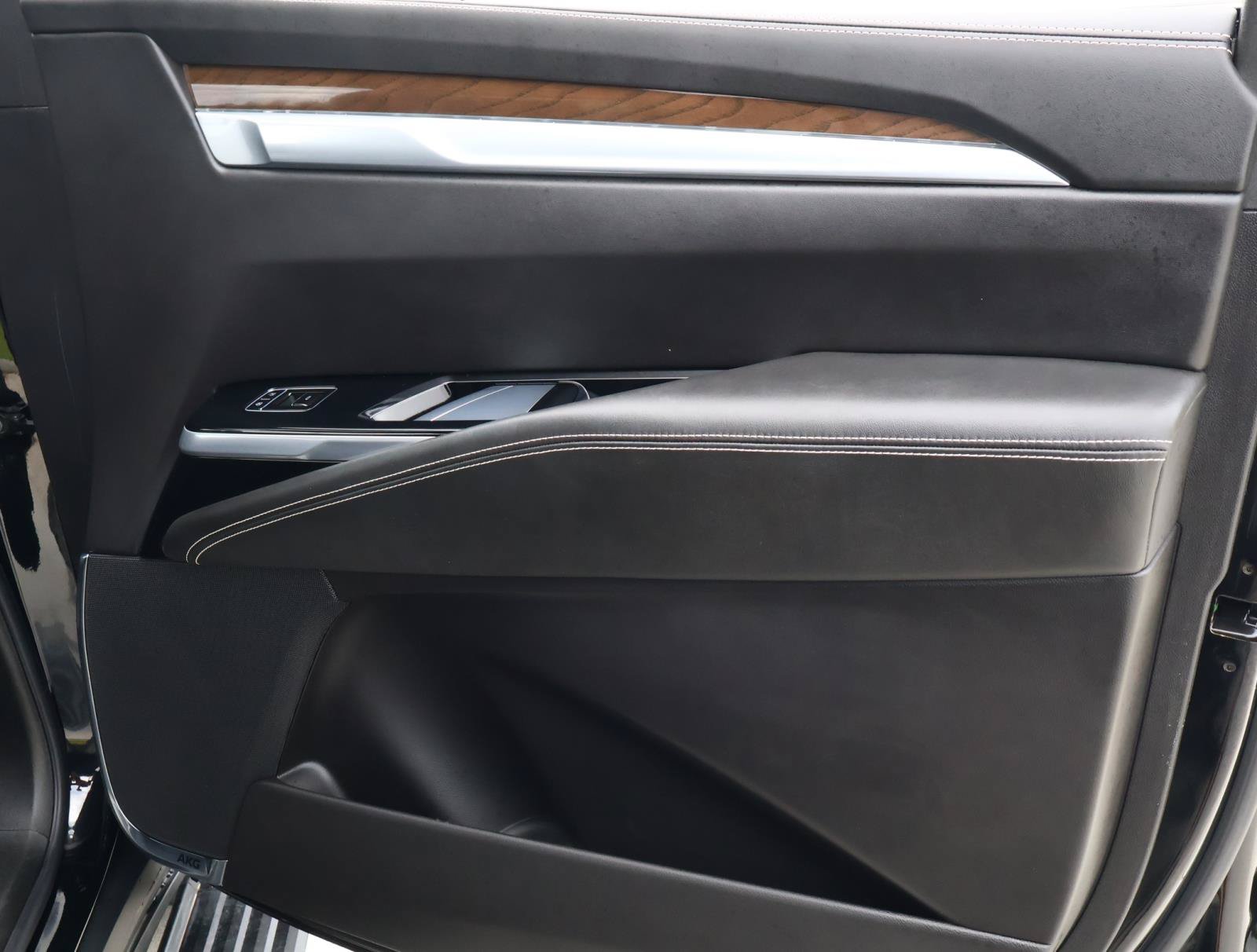 Used 2025 Cadillac Escalade Sport Platinum w/ LPO, Floor Liner Package AWD/4WD image 25