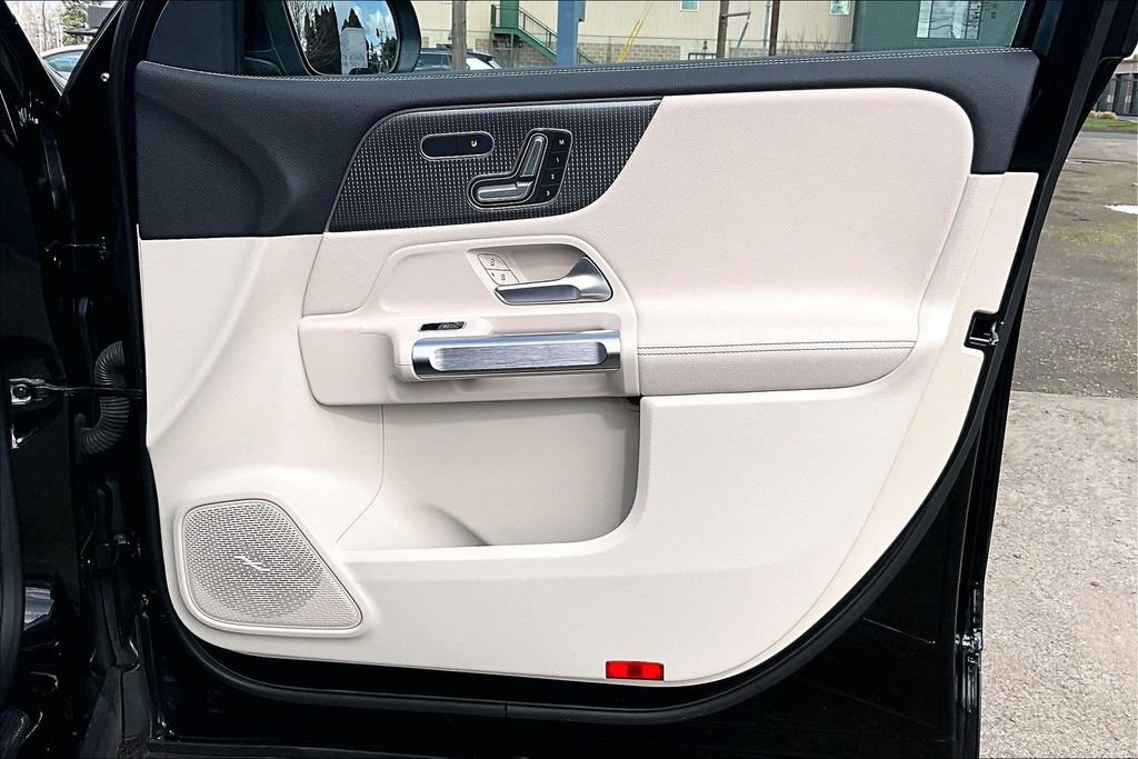 Used 2023 Mercedes-Benz EQB 250+ image 23