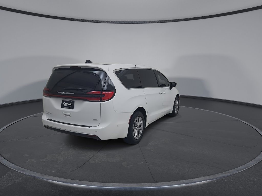 Certified 2025 Chrysler Pacifica Select AWD/4WD image 16