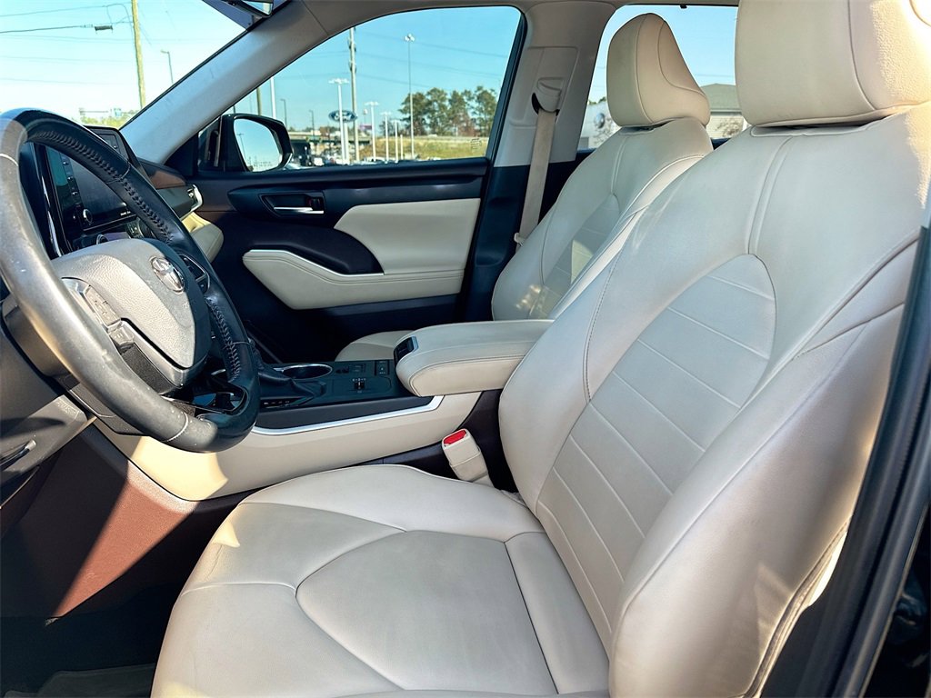 Used 2020 Toyota Highlander XLE image 8