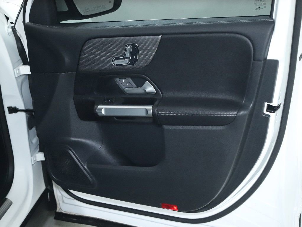 Used 2023 Mercedes-Benz GLB 250 4MATIC image 34