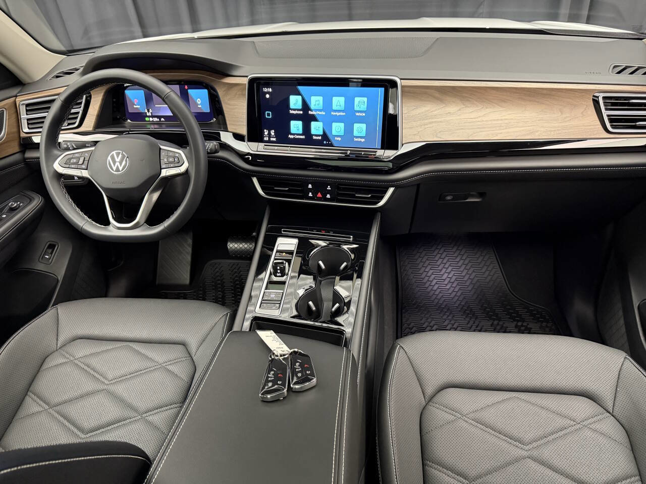 Used 2024 Volkswagen Atlas SE w/ Panoramic Sunroof Package image 18