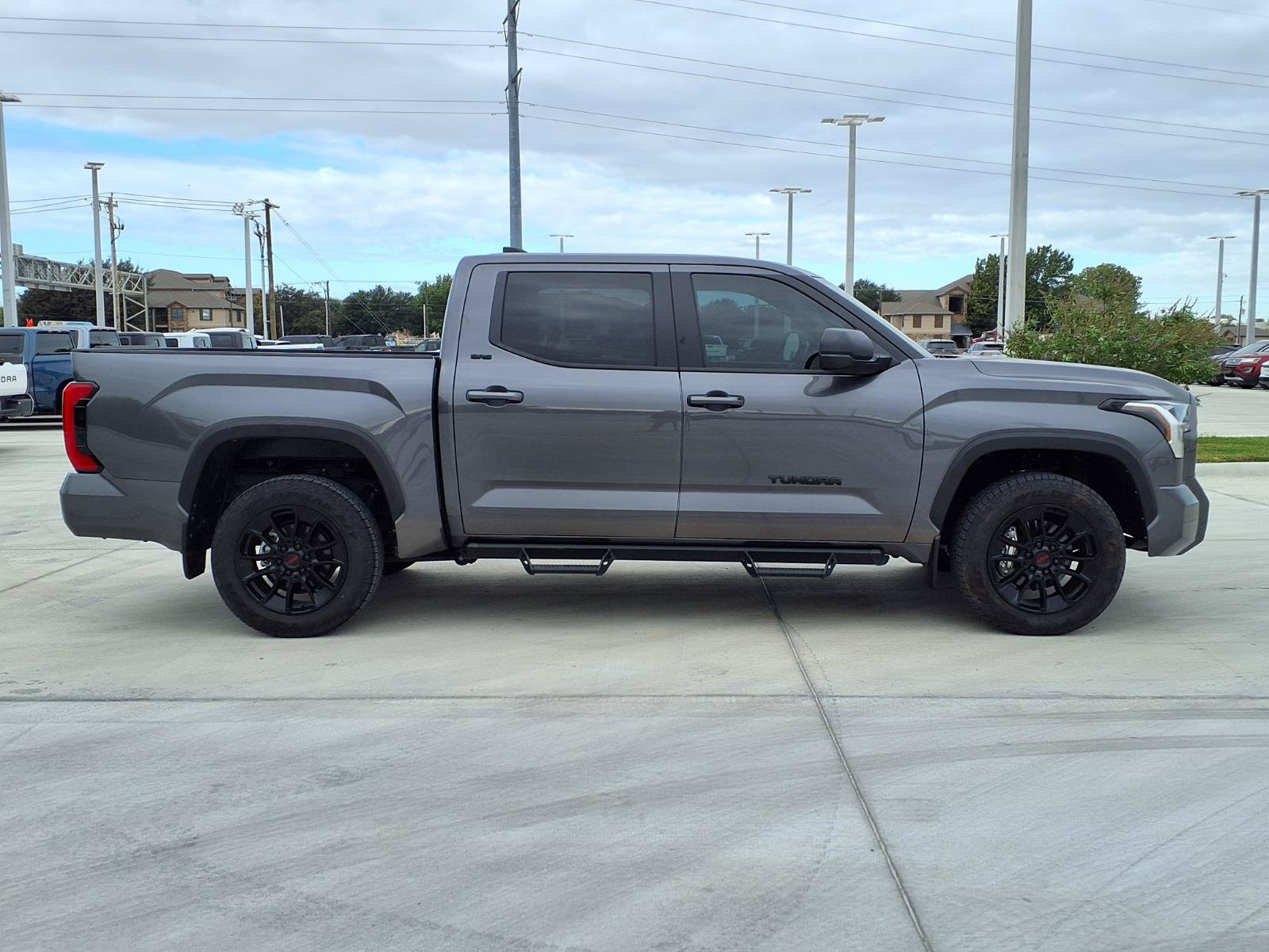Used 2025 Toyota Tundra SR5 w/ SR5 Premium Package AWD/4WD image 10