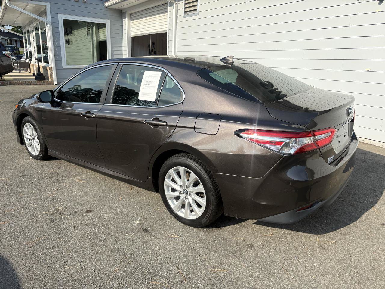 Used 2019 Toyota Camry LE FWD image 3