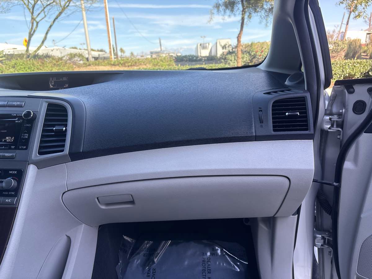 Used 2011 Toyota Venza w/ Leather Pkg image 18