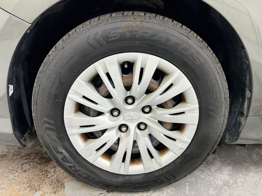 Used 2012 Toyota Camry LE FWD image 25