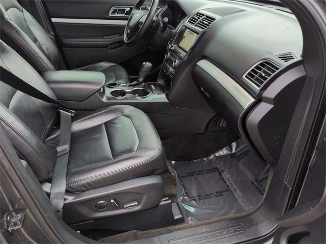 Used 2016 Ford Explorer XLT w/ Equipment Group 202A image 32