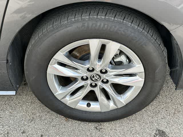 Used 2025 Toyota Sienna XLE w/ XLE Plus Package AWD/4WD image 5