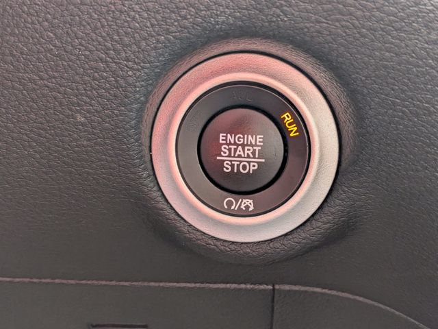 Used 2024 Chrysler Pacifica Limited FWD image 30