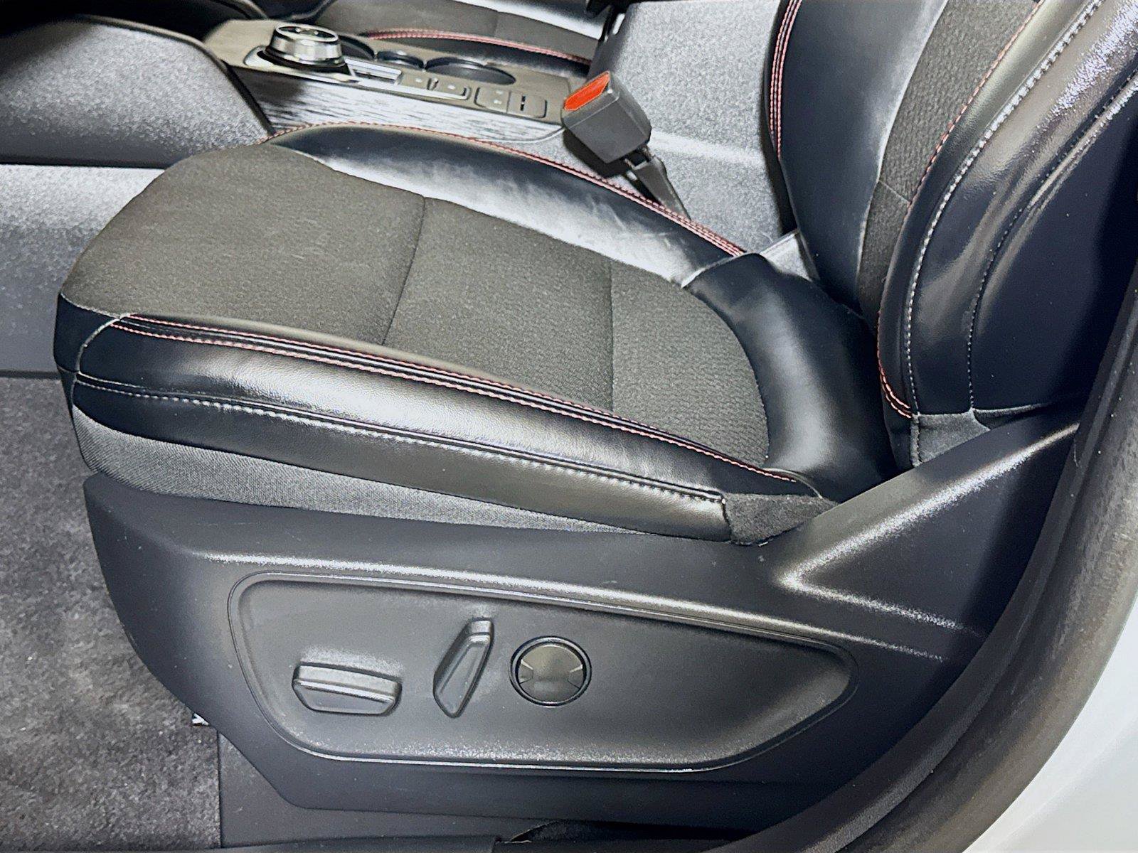 Used 2025 Ford Escape ST-Line FWD image 17