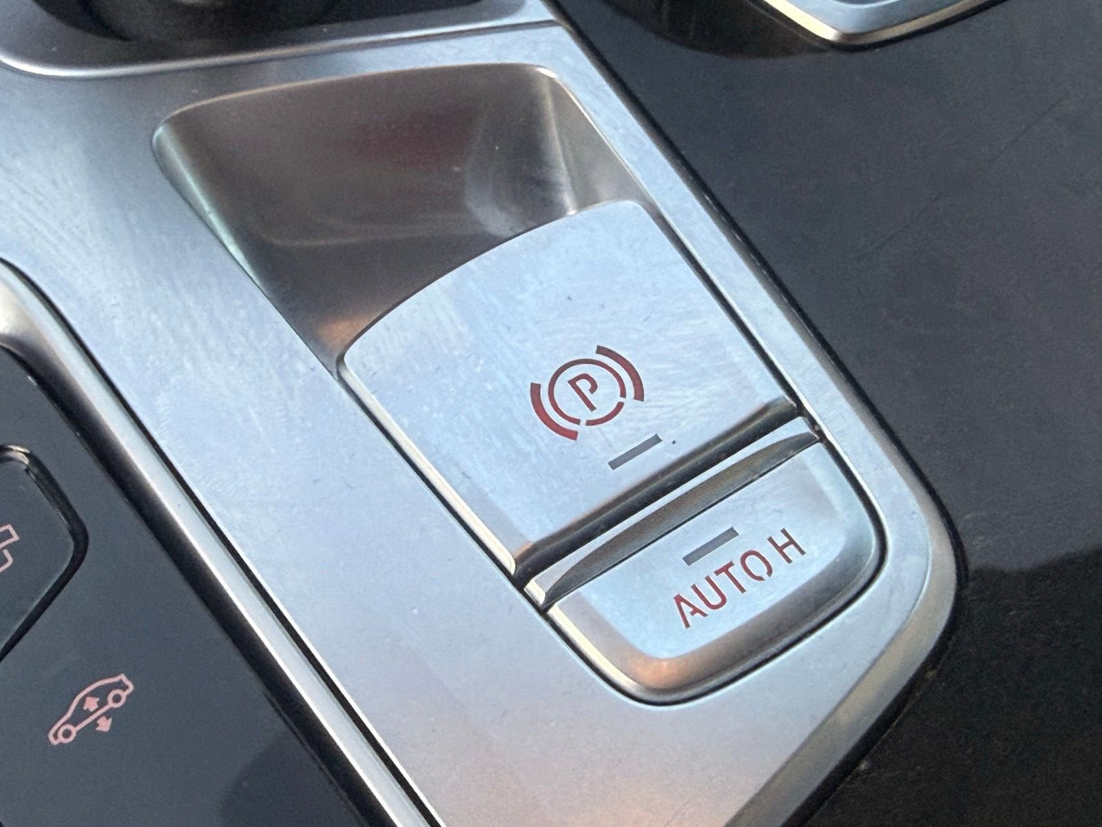 Used 2016 BMW 750i xDrive image 27