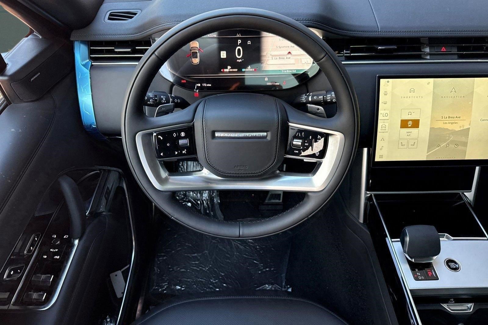 New 2026 Land Rover Range Rover Long Wheelbase SE AWD/4WD image 13