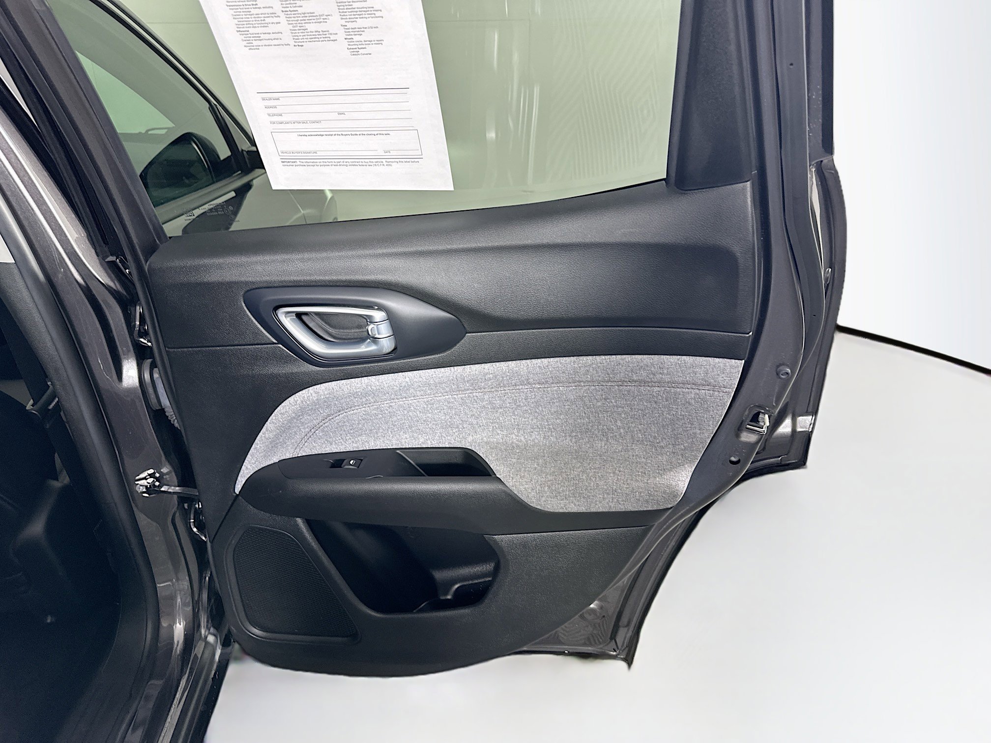 Used 2022 Jeep Compass Latitude image 28