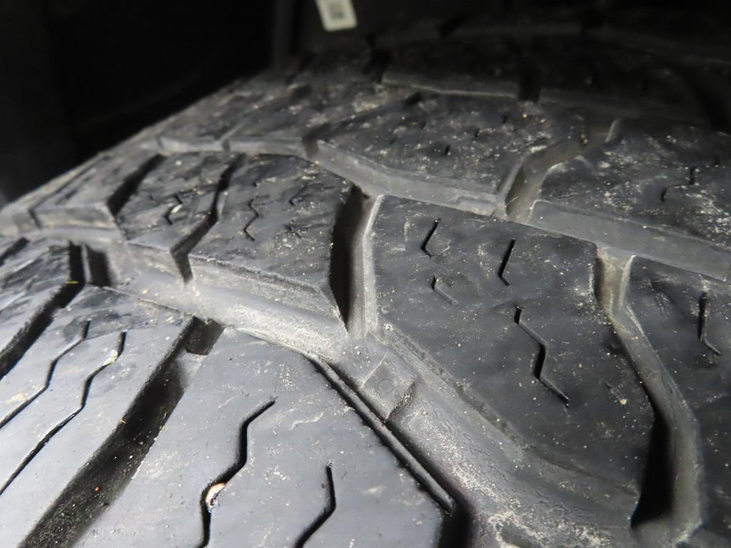 Used 2024 RAM 2500 Big Horn w/ Night Edition AWD/4WD image 8