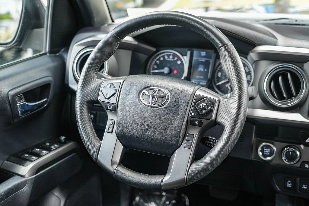 Used 2023 Toyota Tacoma TRD Off-Road w/ Technology Package AWD/4WD image 17