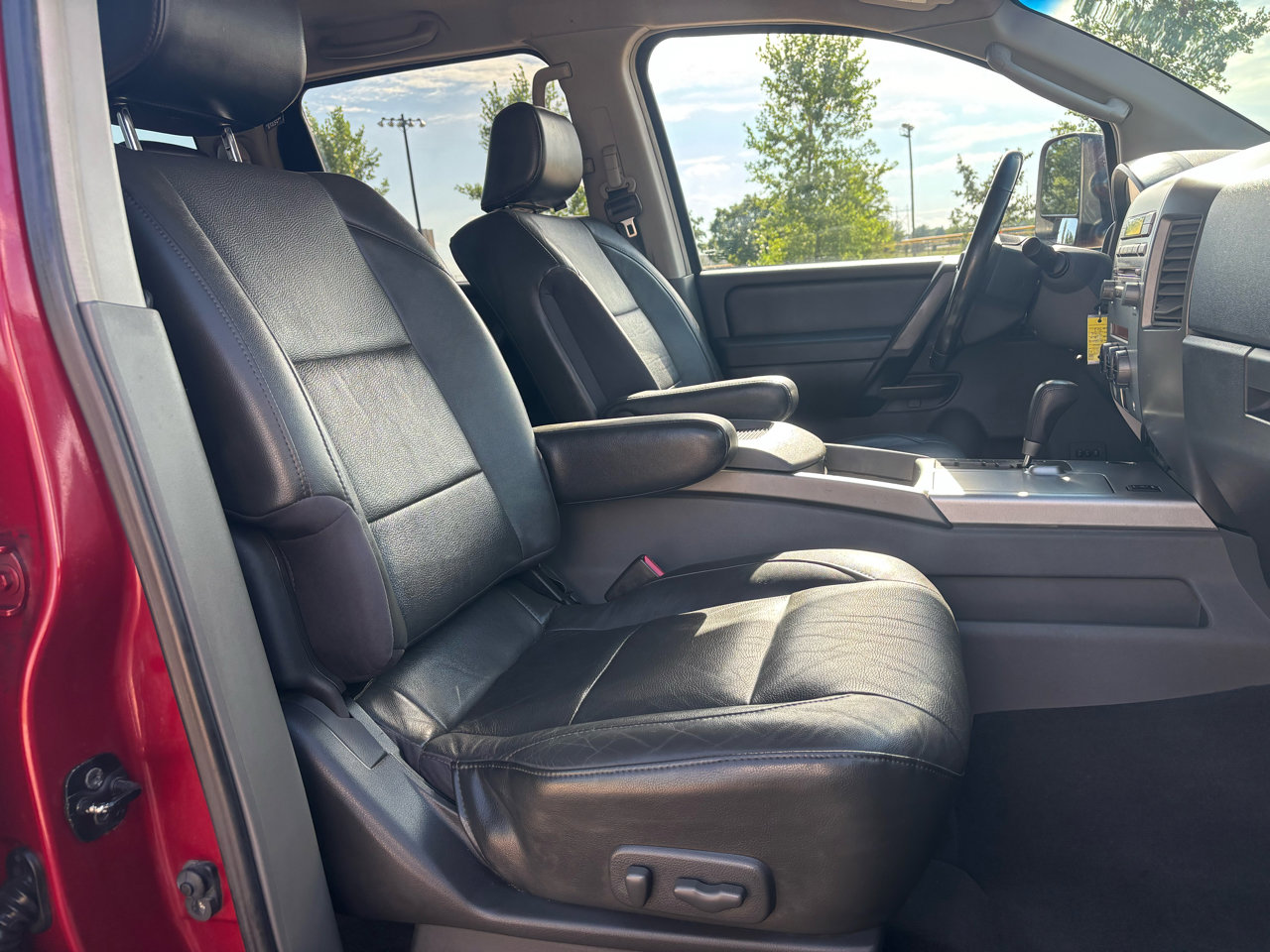 Used 2006 Nissan Titan LE w/ (T01) Tow Pkg image 8