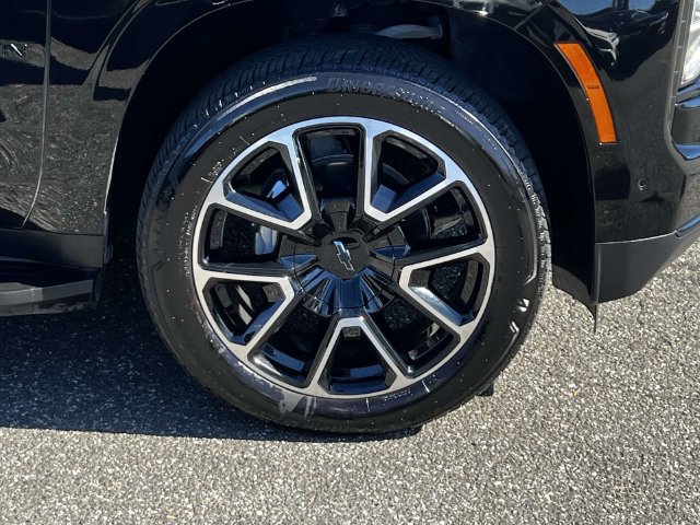 Used 2026 Chevrolet Suburban RST AWD/4WD image 8