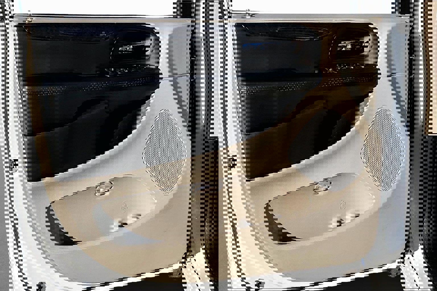 Used 2018 Dodge Grand Caravan SE w/ UConnect Hands-Free Group image 15