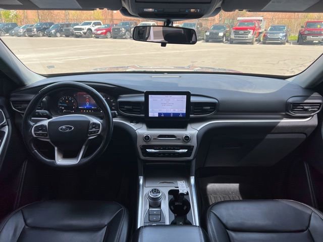 Used 2021 Ford Explorer XLT w/ Equipment Group 202A AWD/4WD image 21