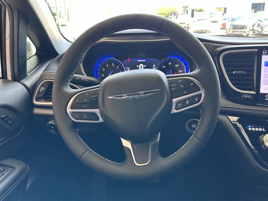 New 2025 Chrysler Pacifica Select image 13