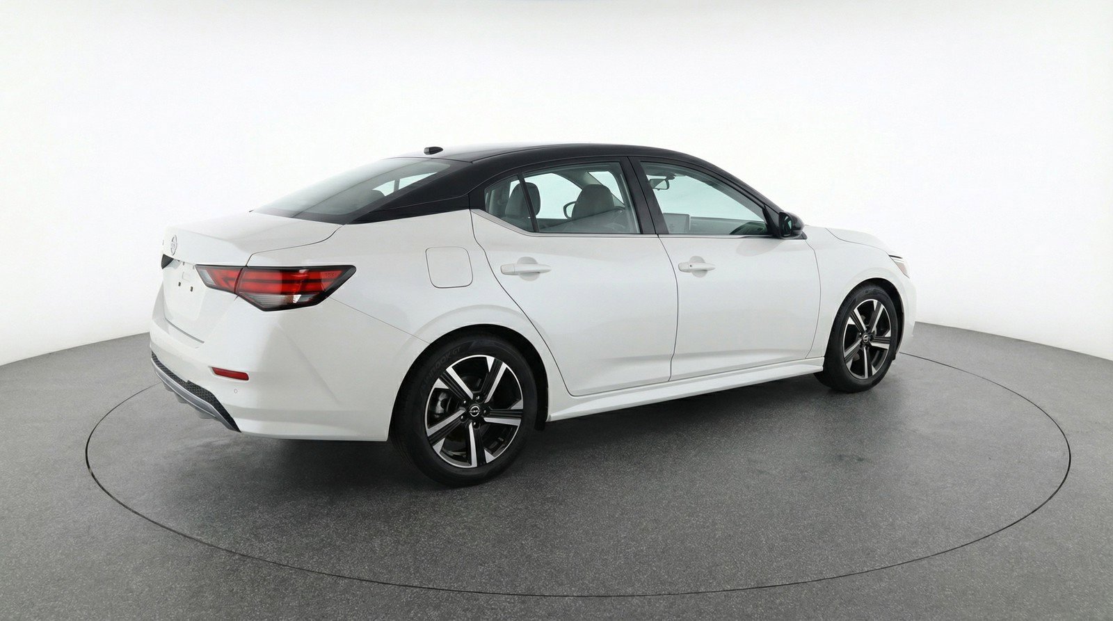 Used 2025 Nissan Sentra SV image 9