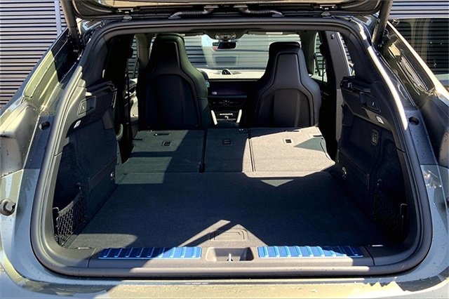 Used 2025 Porsche Macan 4 Electric image 21