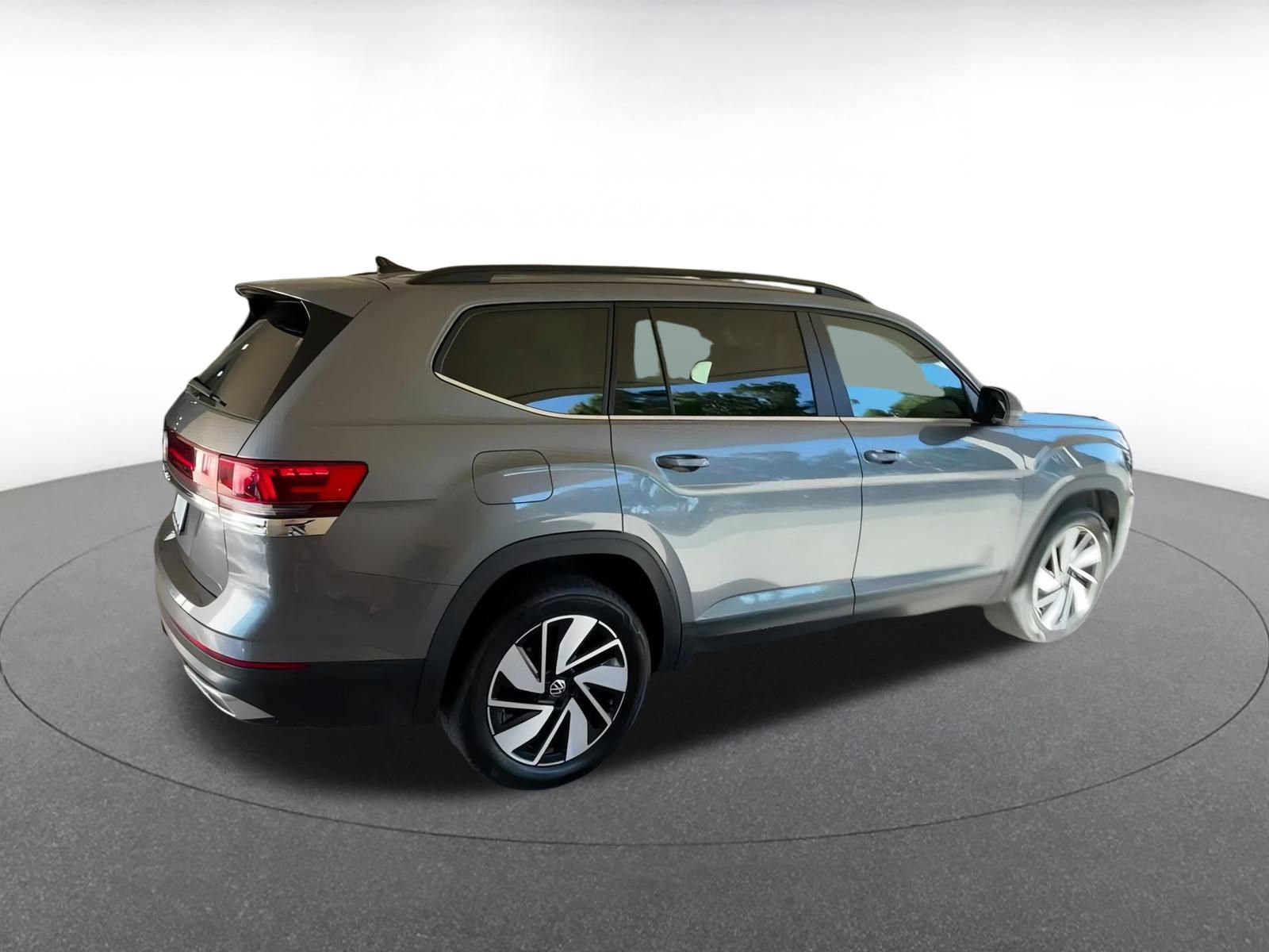 Used 2025 Volkswagen Atlas SE image 15