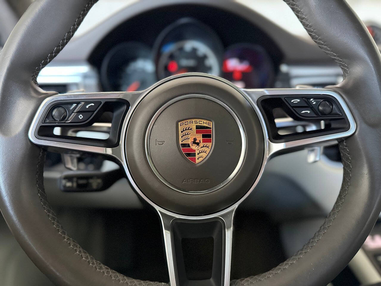 Used 2018 Porsche Macan Turbo AWD/4WD image 26