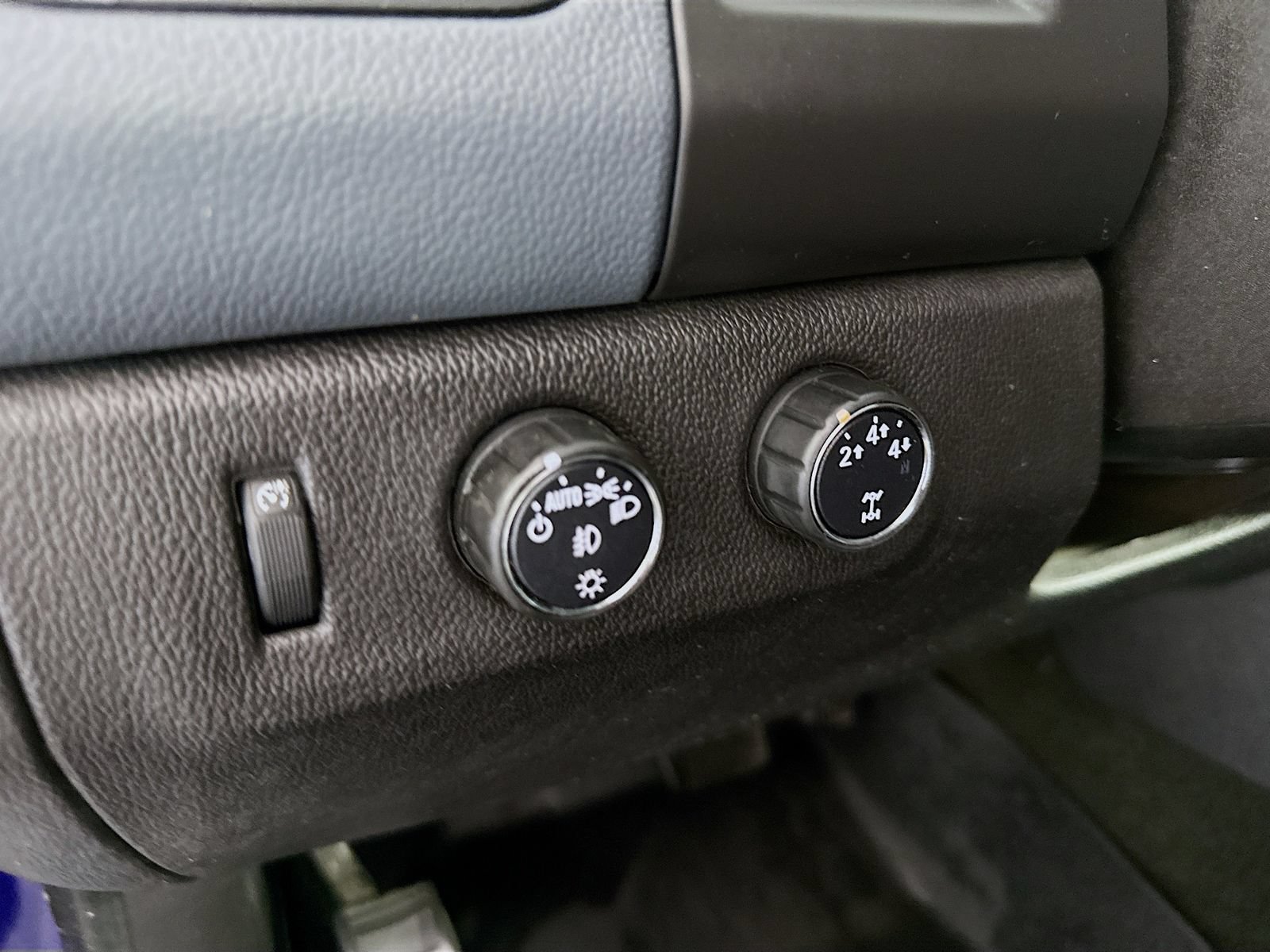 Used 2015 Chevrolet Colorado Z71 AWD/4WD image 10