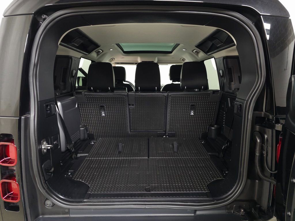 Used 2023 Land Rover Defender 110 SE image 6