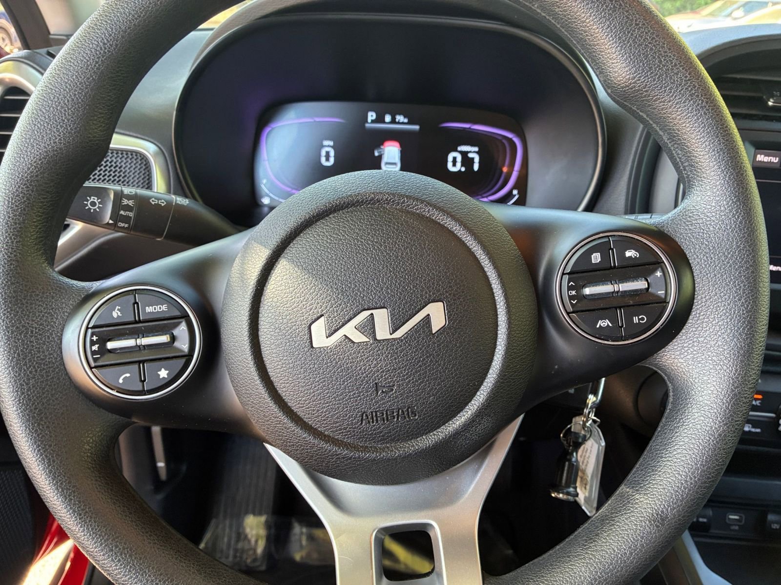 Used 2025 Kia Soul LX w/ LX Technology Package FWD image 29