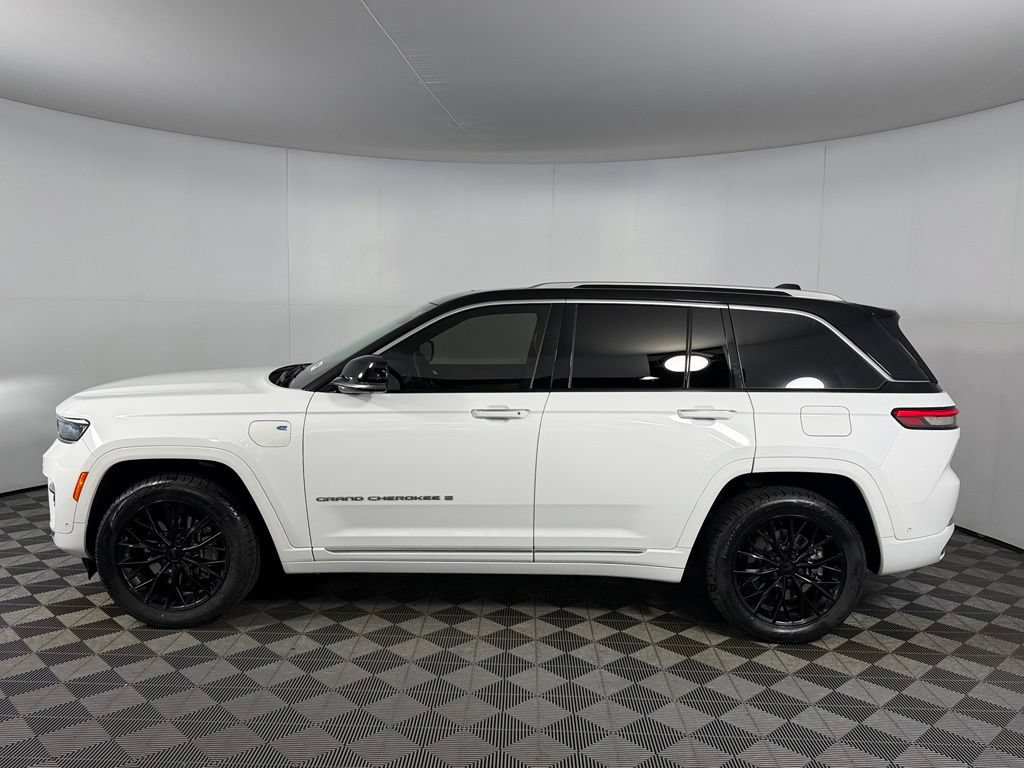 Used 2023 Jeep Grand Cherokee Summit w/ Luxury Tech Group V AWD/4WD image 9