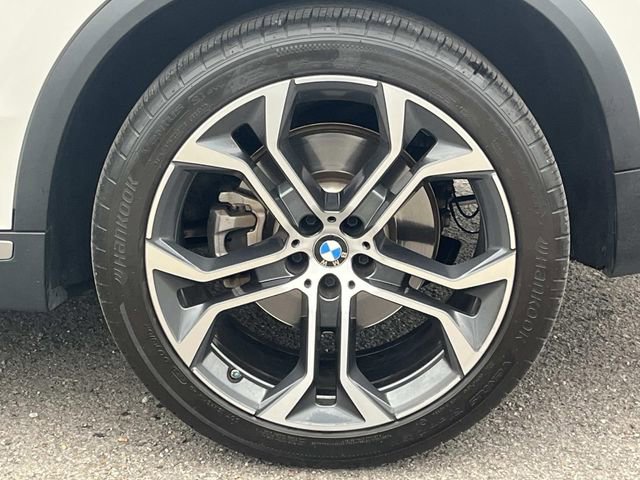 Used 2022 BMW X5 sDrive40i w/ Premium Package image 11