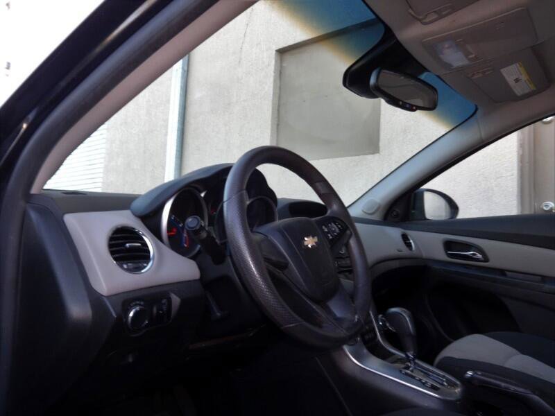 Used 2011 Chevrolet Cruze LS w/ Connectivity Package FWD image 9