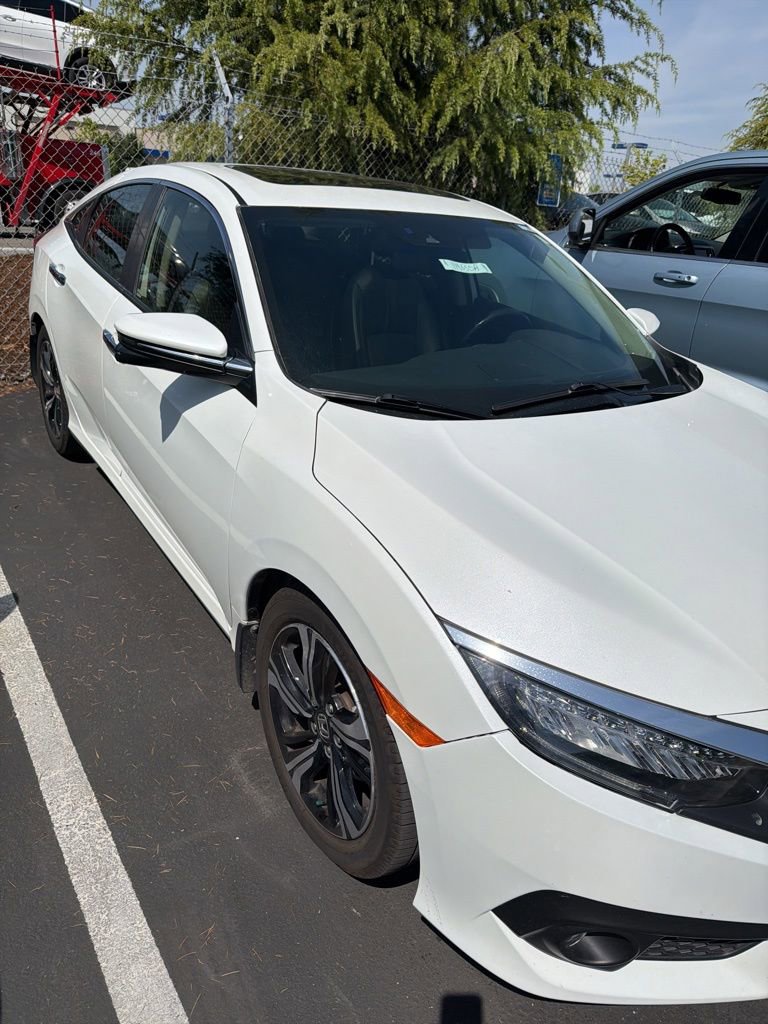 Used 2018 Honda Civic Touring image 3